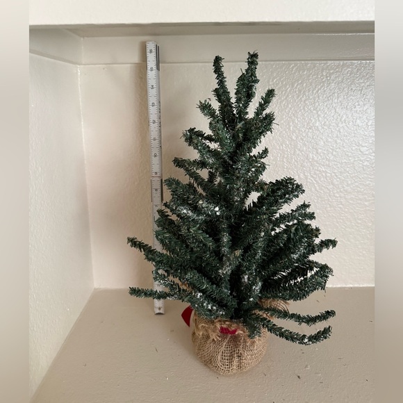 NWT Green /light snowArtificial Tree with Burlap w red ribbon. - Picture 4 of 6